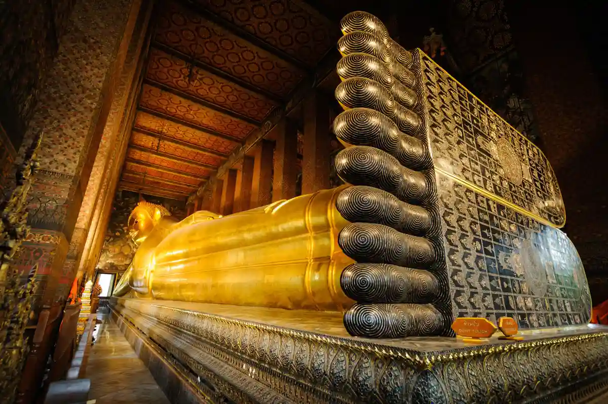The reclining Buddha of Wat Pho, symbol of the temple and of Thai tradition.